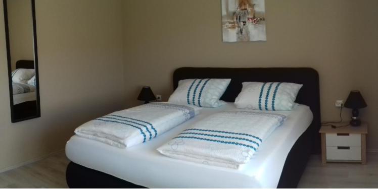 Bed and Breakfast Weingut J. A. Meyer Wintrich Exterior foto